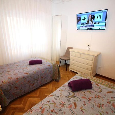 Appartamento Alojamiento Adelfas Madrid Esterno foto