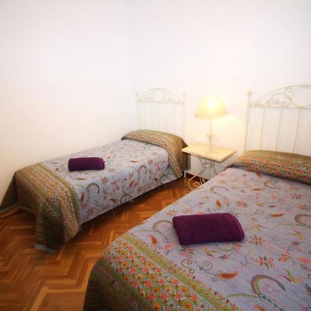 Appartamento Alojamiento Adelfas Madrid Esterno foto