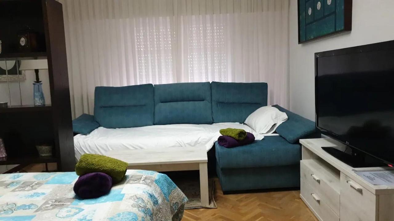 Appartamento Alojamiento Adelfas Madrid Esterno foto