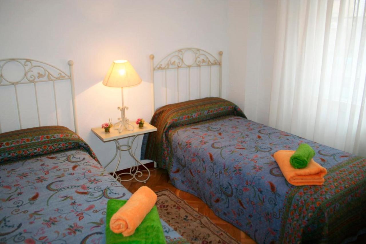 Appartamento Alojamiento Adelfas Madrid Esterno foto