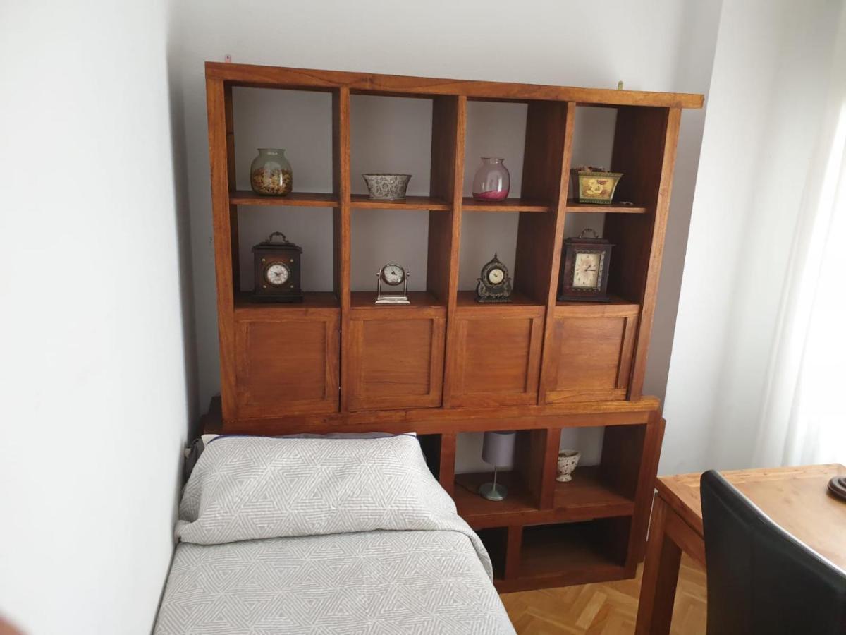 Appartamento Alojamiento Adelfas Madrid Esterno foto