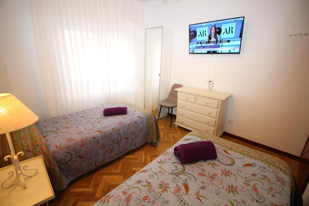 Appartamento Alojamiento Adelfas Madrid Esterno foto