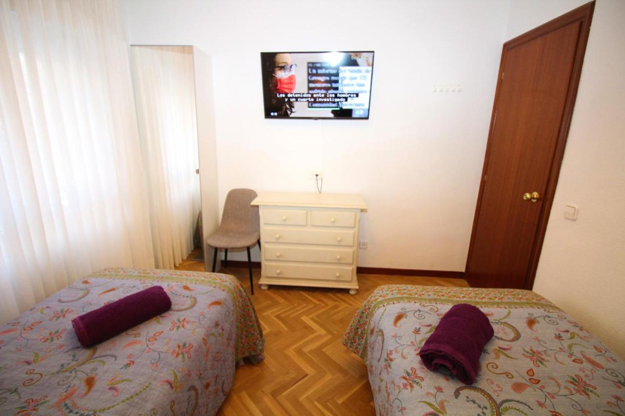 Appartamento Alojamiento Adelfas Madrid Esterno foto